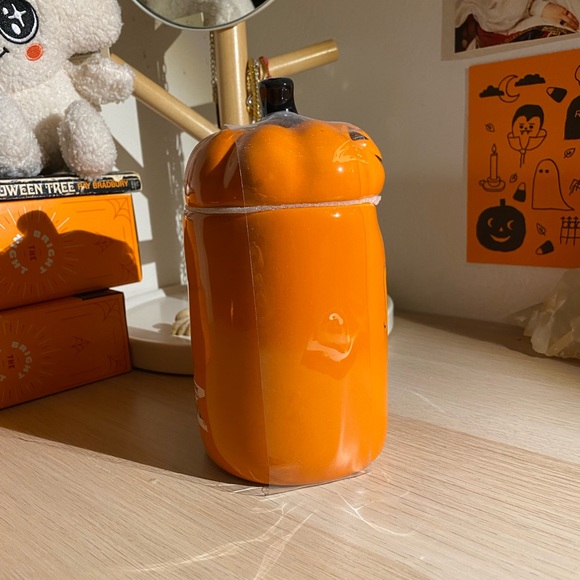 Rae Dunn SPOOKY mug with pumpkin/Jack-o-lantern topper - Picture 4 of 6